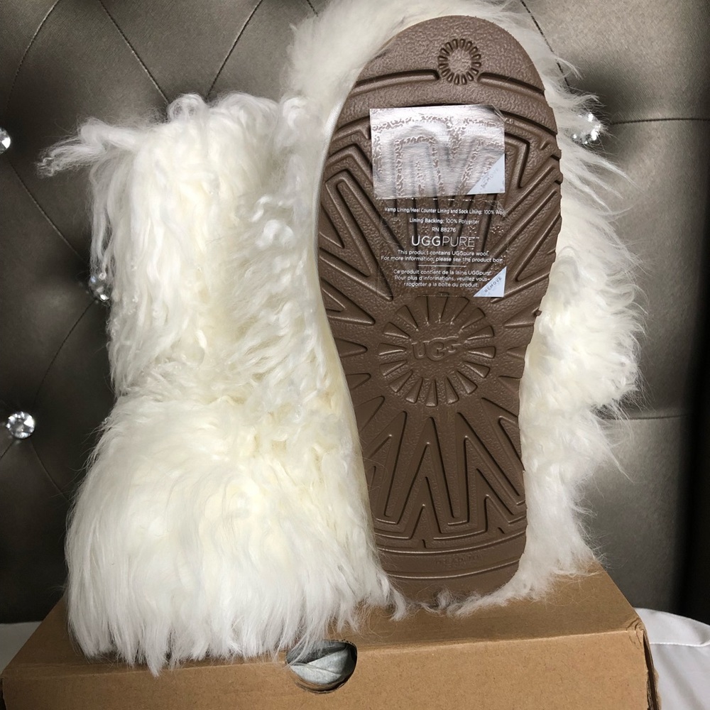 NEW WITH BOX. UGG Fur Momma White